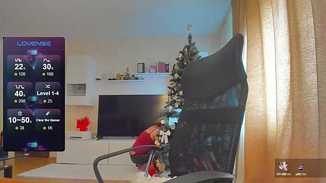 Snapshot of hot_evil_queen chatting on 02.12.25 hot evil queen online show from 02.12.25