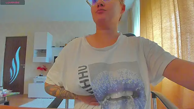 hot evil queen online show from 10.14.25