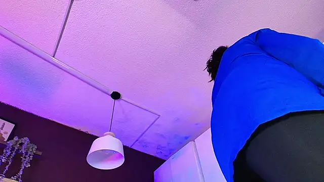 Snapshot of Inndrahot chatting on 10.11.25 Inndrahot online show from 10.11.25