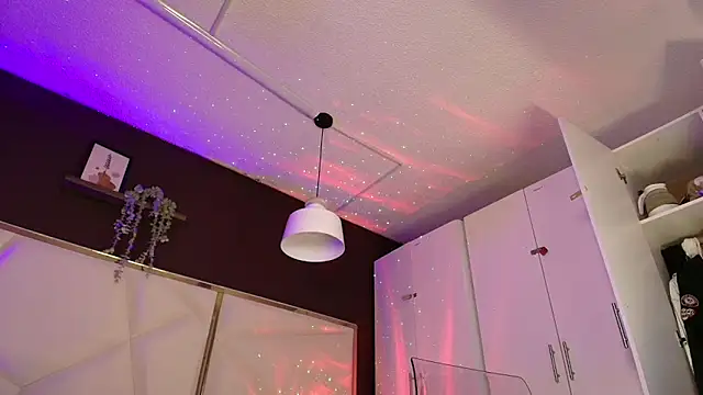 Snapshot of Inndrahot chatting on 10.29.25 Inndrahot online show from 10.29.25