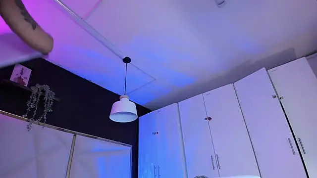 Snapshot of Inndrahot chatting on 11.08.25 Inndrahot online show from 11.08.25