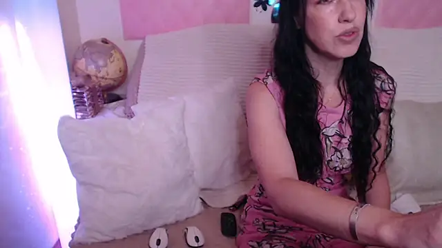 Snapshot of -carla- chatting on 10.10.25 -carla- online show from 10.10.25