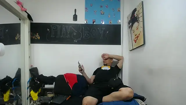 Snapshot of Meloncillo_And_BabyLiss chatting on 02.25.25 Meloncillo And BabyLiss online show from 02.25.25
