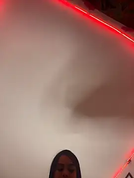 Snapshot of Emma_Brown_12 chatting on 10.28.25 Emma Brown 12 online show from 10.28.25