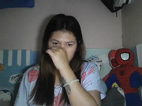 Snapshot of leamorena chatting on 12.22.25 leamorena online show from 12.22.25