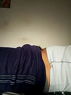 Snapshot of tarra122 chatting on 04.15.26 tarra122 online show from 04.15.26