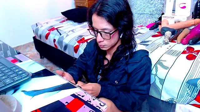 DaslyRoze online show from 03.18.25