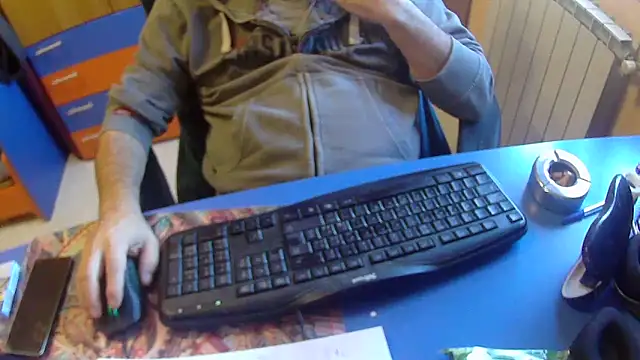 Snapshot of Tango128 chatting on 10.14.25 Tango128 online show from 10.14.25