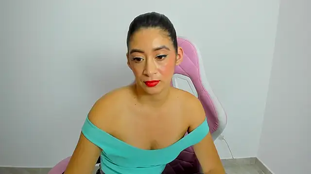 Snapshot of MeganWhite3 chatting on 12.02.24 MeganWhite3 online show from 12.02.24