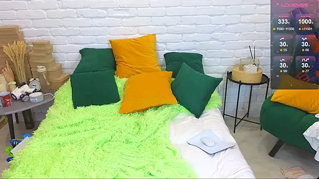 Snapshot of LandelRay chatting on 03.08.25 LandelRay online show from 03.08.25