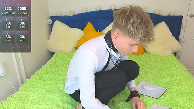 Snapshot of LandelRay chatting on 09.13.25 LandelRay online show from 09.13.25