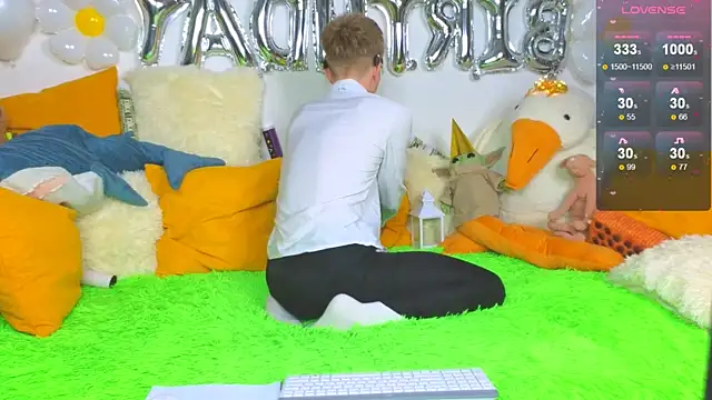 Snapshot of LandelRay chatting on 02.17.26 LandelRay online show from 02.17.26