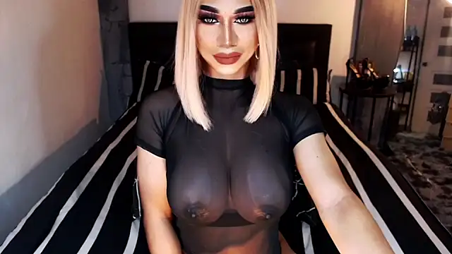 Snapshot of MassiveCockxMistress chatting on 11.02.25 MassiveCockxMistress online show from 11.02.25