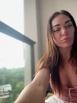 Snapshot of LilliThelo chatting on 10.15.25 LilliThelo online show from 10.15.25