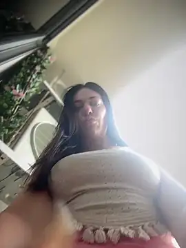 Snapshot of LilliThelo chatting on 10.18.25 LilliThelo online show from 10.18.25