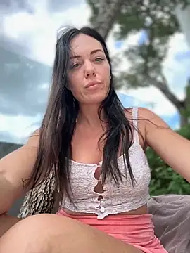 Snapshot of LilliThelo chatting on 10.23.25 LilliThelo online show from 10.23.25