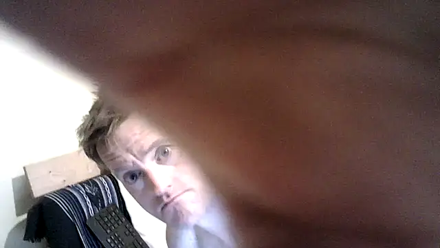 Snapshot of londonfuckwhore chatting on 09.25.25 londonfuckwhore online show from 09.25.25