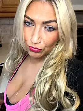 LittleMissEeve online show from 09.19.25