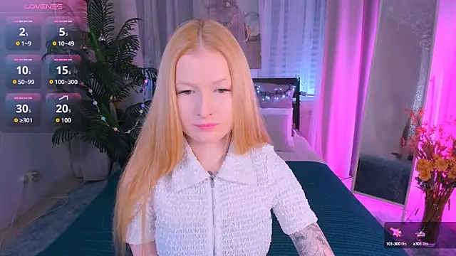 Snapshot of Laly_Peach chatting on 12.29.24 Laly Peach online show from 12.29.24