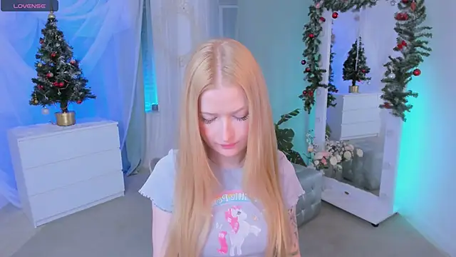 Snapshot of Laly_Peach chatting on 01.06.25 Laly Peach online show from 01.06.25