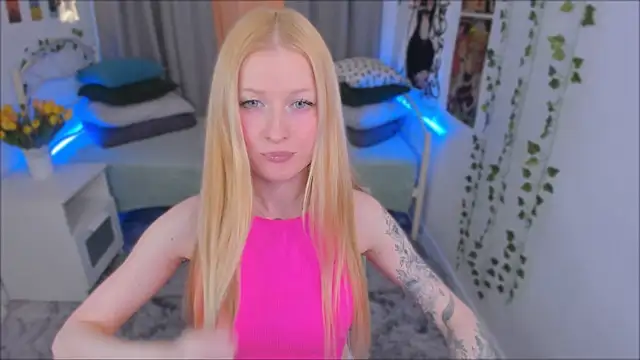 Snapshot of Laly_Peach chatting on 01.12.25 Laly Peach online show from 01.12.25