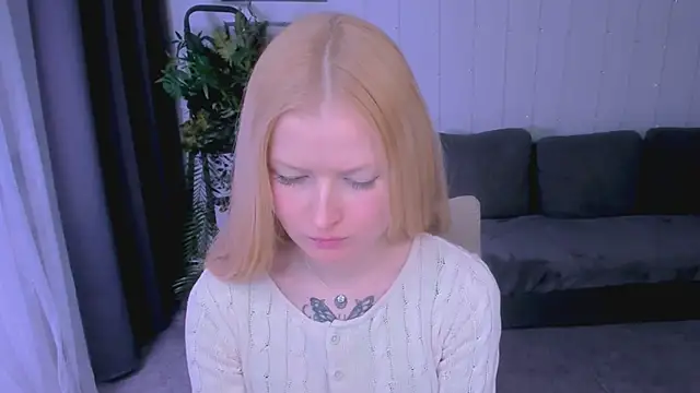 Snapshot of Laly_Peach chatting on 01.29.25 Laly Peach online show from 01.29.25