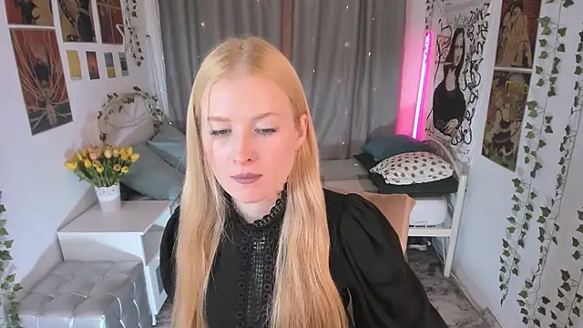 Laly Peach online show from 11.11.25