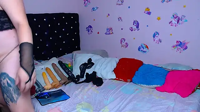 Snapshot of ShantalBlonde chatting on 10.26.25 ShantalBlonde online show from 10.26.25