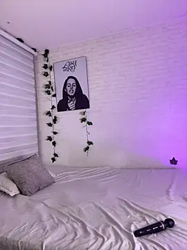 Niky Love online show from 11.23.25