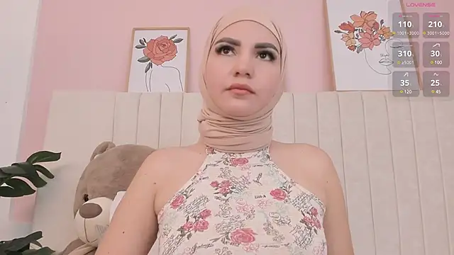 dalilasaadi  online show from 02.22.25