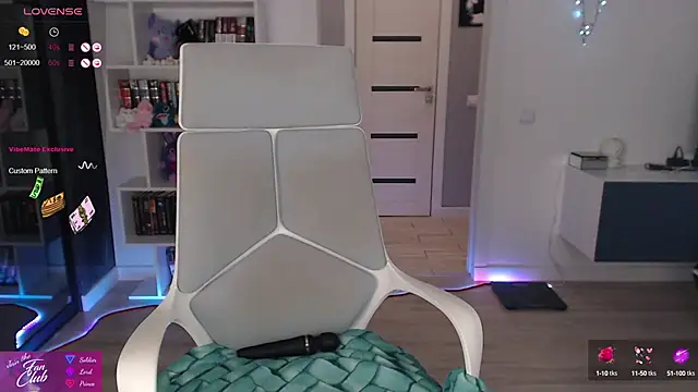 Emma Bryan online show from 09.27.25