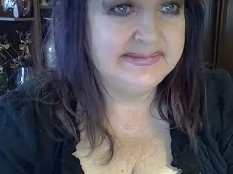 Snapshot of ElenaZed chatting on 02.13.25 ElenaZed online show from 02.13.25