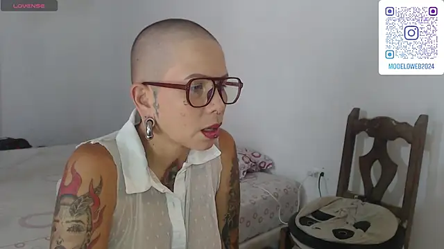 Snapshot of moon_cat85 chatting on 01.23.25 moon cat85 online show from 01.23.25