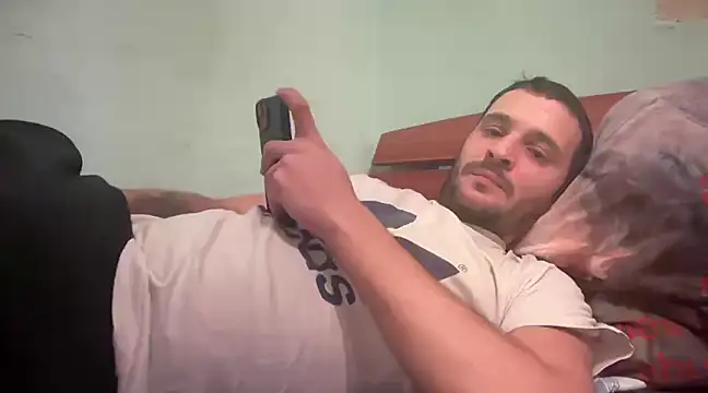 Snapshot of AlexandruUK chatting on 03.11.25 AlexandruUK online show from 03.11.25