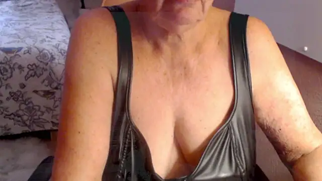 GrannyChrissy68 online show from 01.30.25