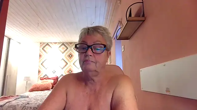 GrannyChrissy68 online show from 09.13.25