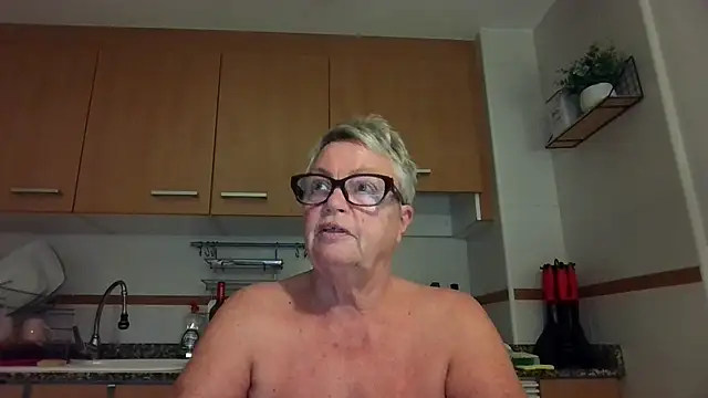 GrannyChrissy68 online show from 09.28.25