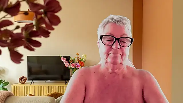 GrannyChrissy68 online show from 02.06.26