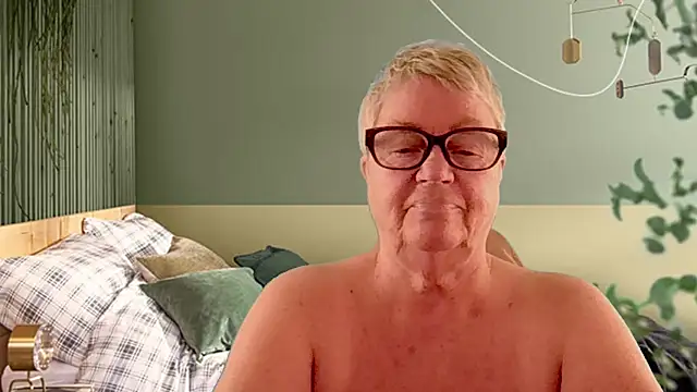 GrannyChrissy68 online show from 03.25.26