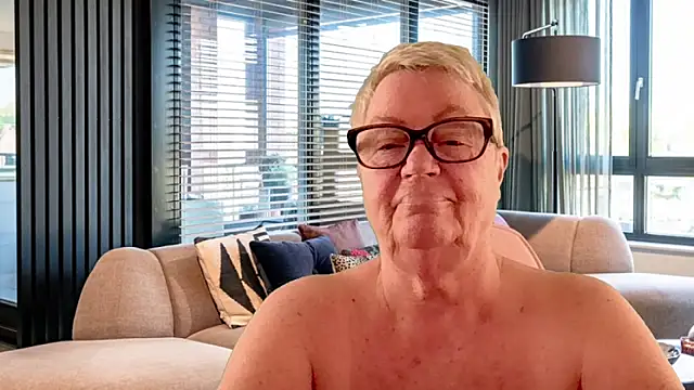 GrannyChrissy68 online show from 04.04.26