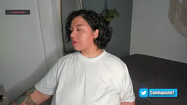 Snapshot of camilapastel chatting on 09.23.25 camilapastel online show from 09.23.25