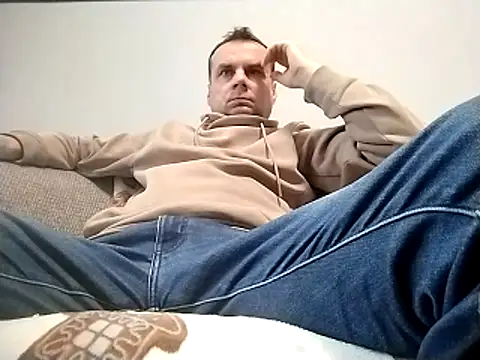 Snapshot of grzes19763 chatting on 12.23.25 grzes19763 online show from 12.23.25