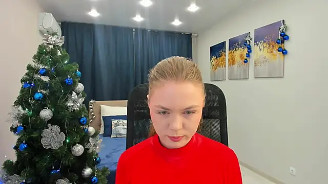 Strawberrye online show from 12.17.24