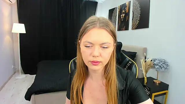 Strawberrye online show from 11.19.25