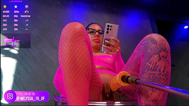 Snapshot of im-your-lovee chatting on 10.11.25 im-your-lovee online show from 10.11.25