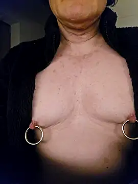 Snapshot of painslutfr chatting on 02.04.25 painslutfr online show from 02.04.25