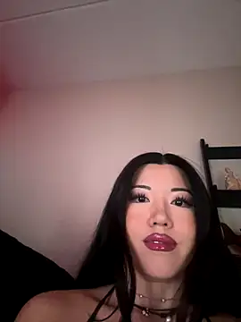 Snapshot of Amanita_Bloom chatting on 10.05.25 Amanita Bloom online show from 10.05.25