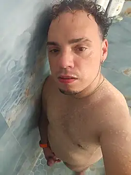 Snapshot of latinoflpr chatting on 09.19.25 latinoflpr online show from 09.19.25