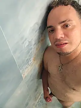 Snapshot of latinoflpr chatting on 09.21.25 latinoflpr online show from 09.21.25