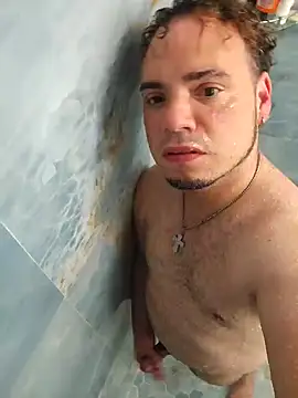 Snapshot of latinoflpr chatting on 09.28.25 latinoflpr online show from 09.28.25